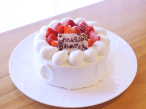 アントルメ（ホールケーキ）、食パンのご予約はお電話でどうぞ！